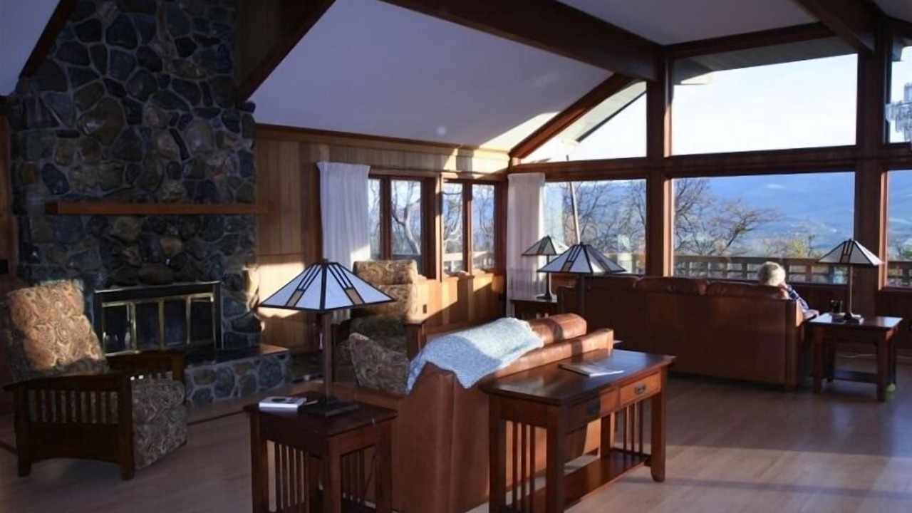 Photo of Livingroom in Ashland