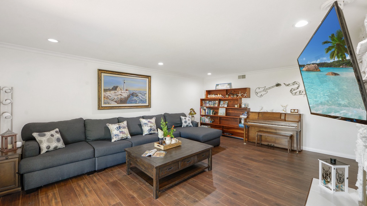 Photo of Livingroom in Orange