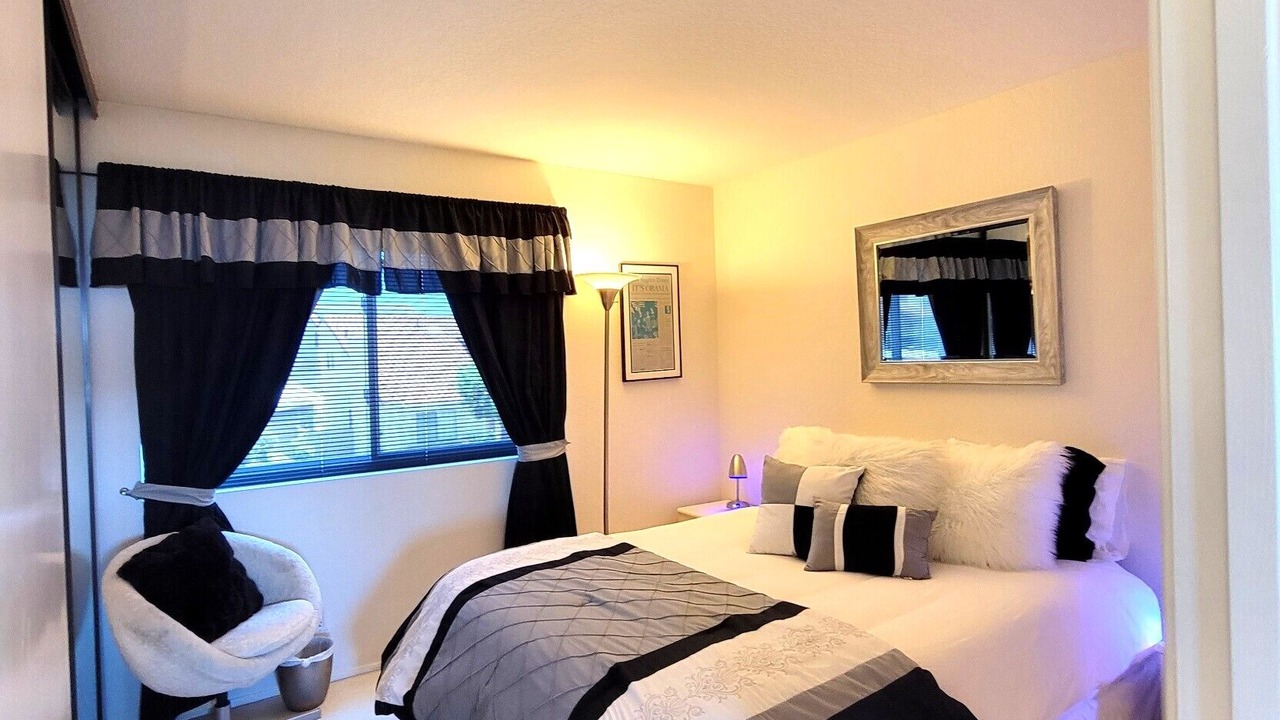 Photo of Bedroom in Lake Forest