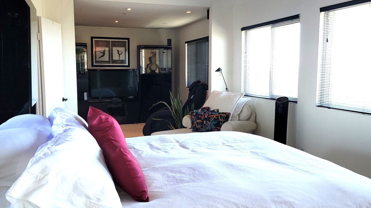 Photo of Bedroom in Lake Forest