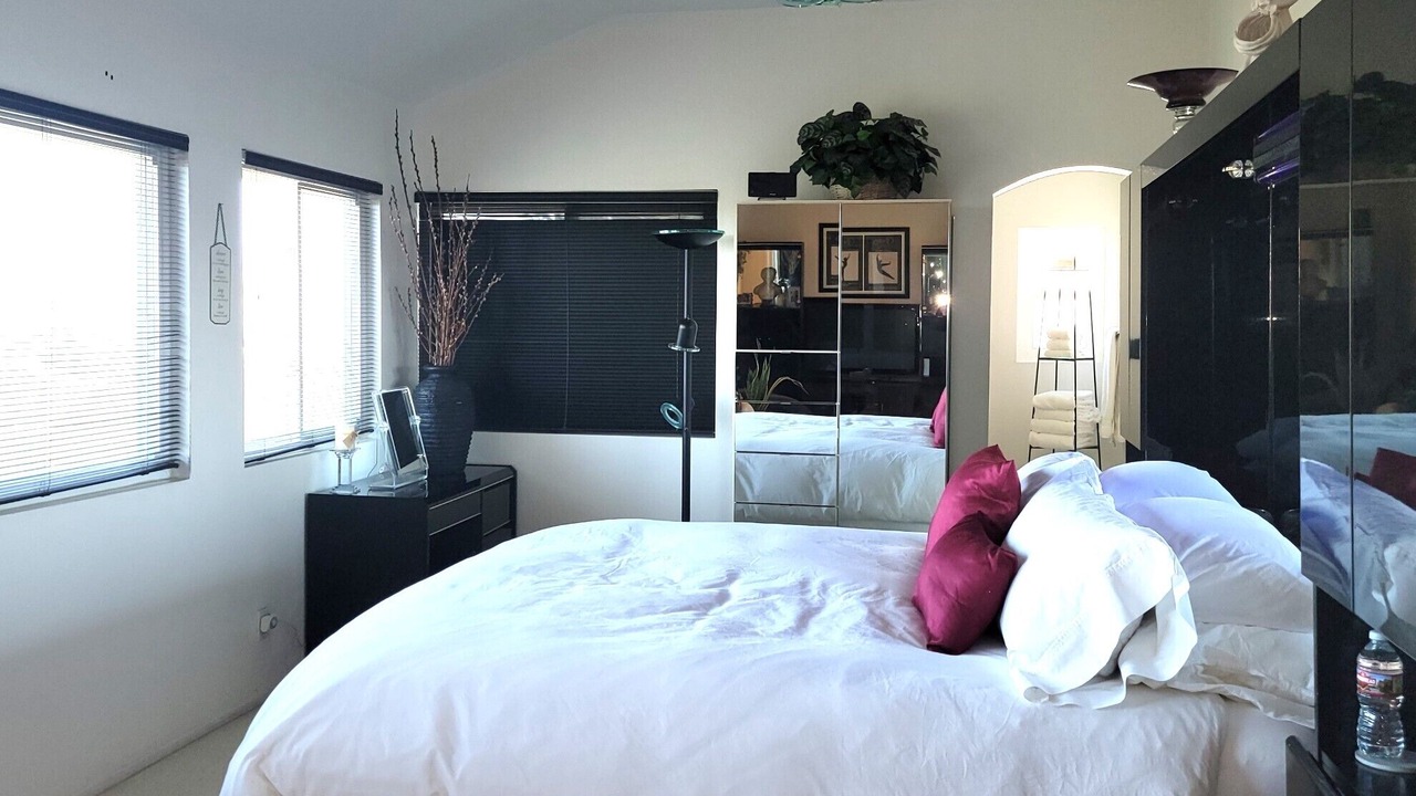 Photo of Bedroom in Lake Forest