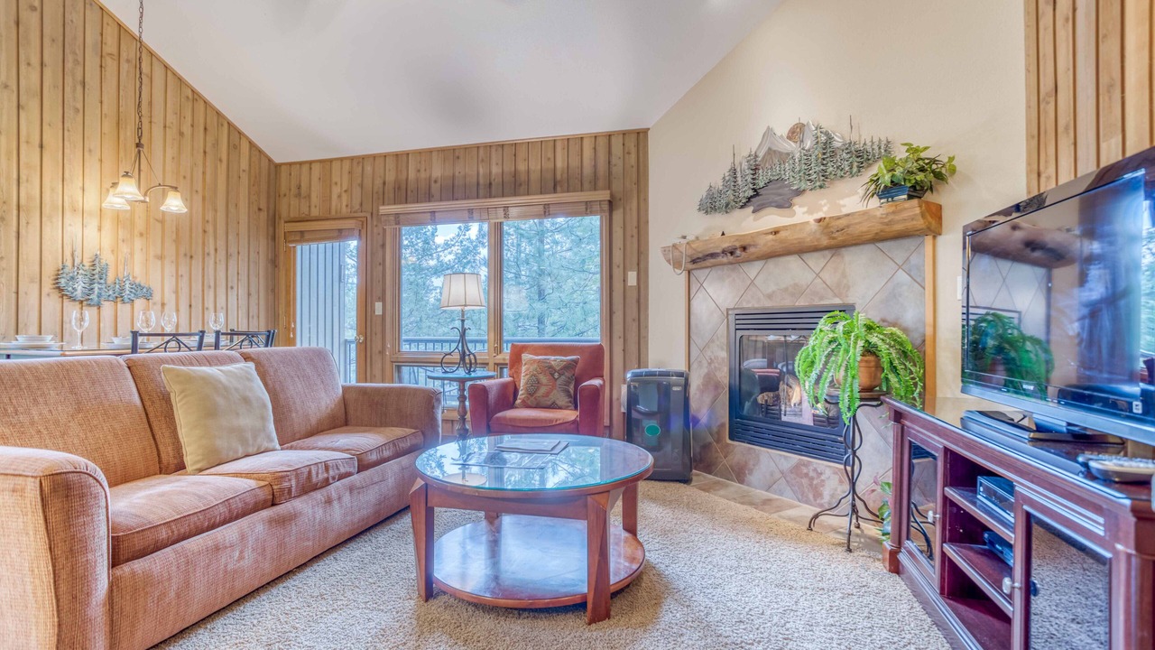 Photo of Livingroom in Century West