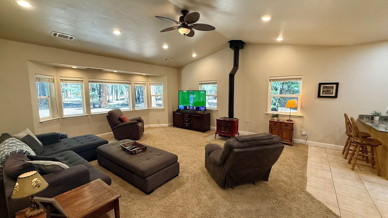 Photo of Bedroom in Shingletown