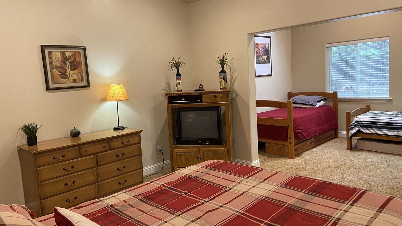 Photo of Bedroom in Shingletown