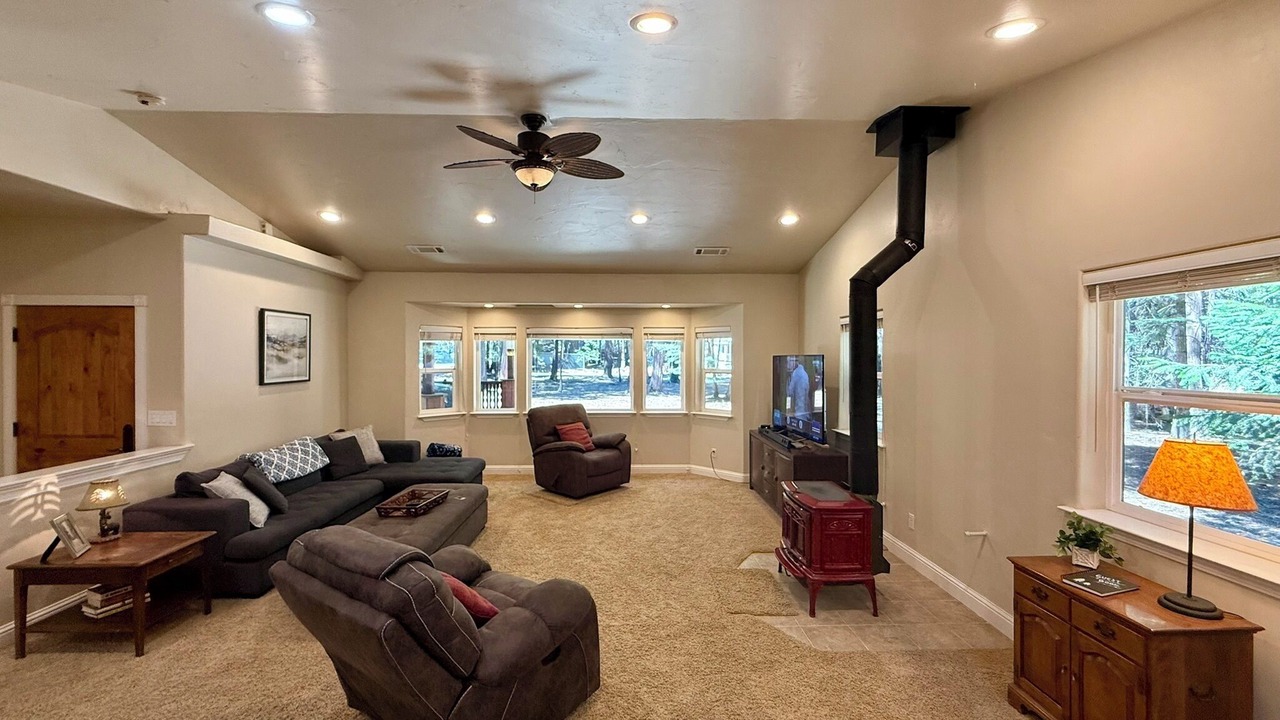 Photo of Livingroom in Shingletown