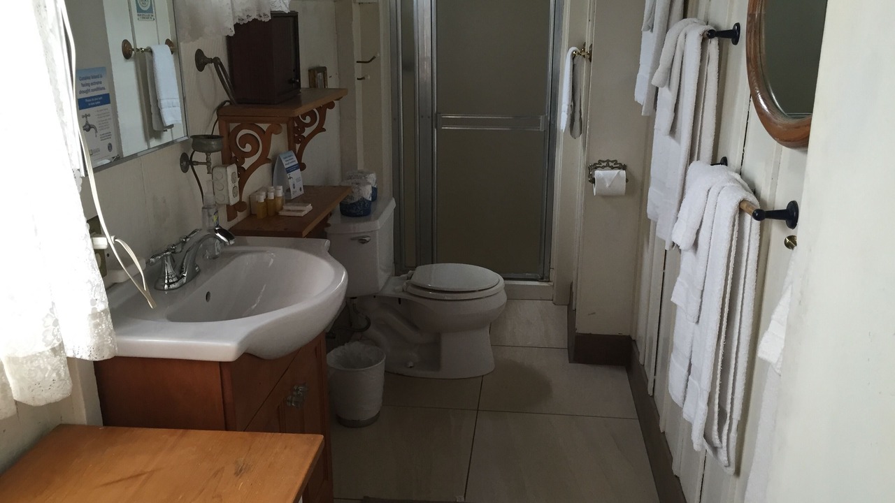 Photo of Bathroom in Avalon