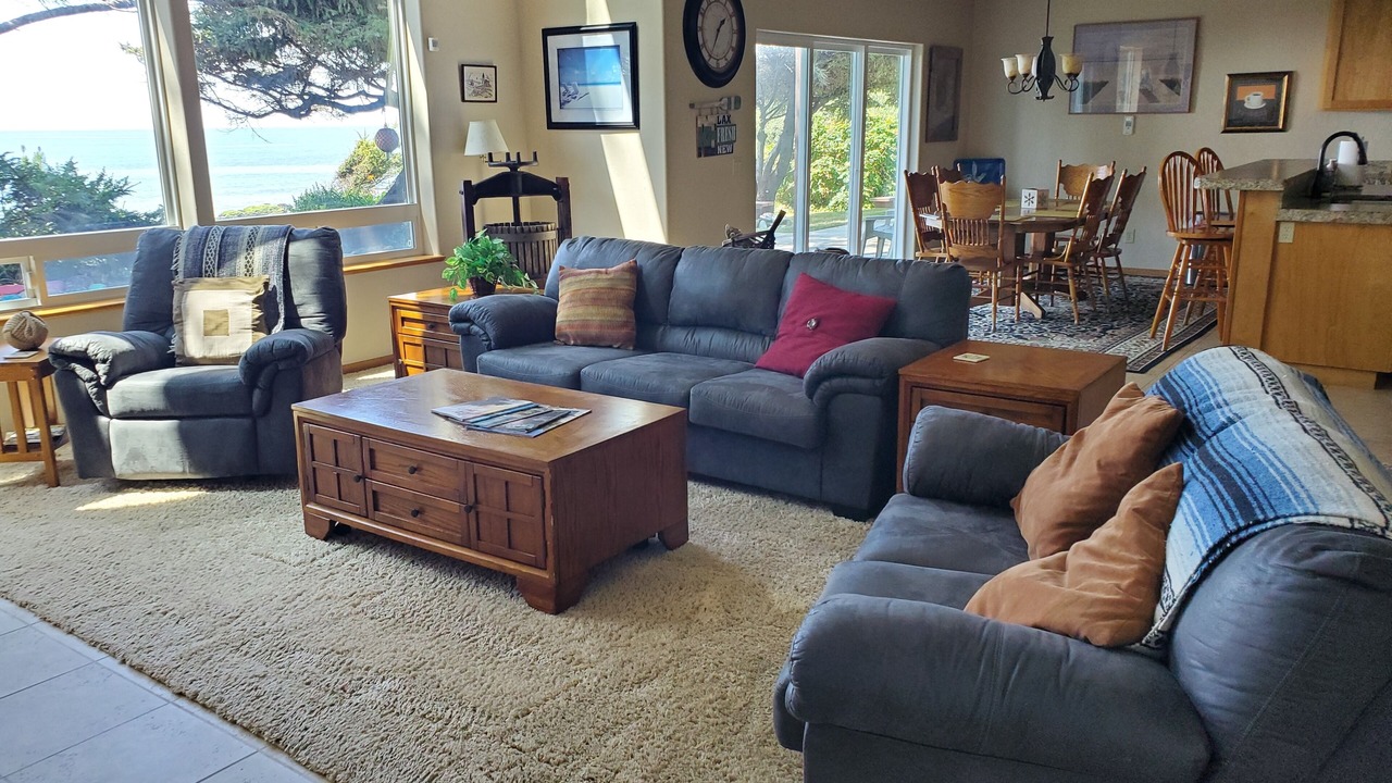 Photo of Livingroom in Smith River
