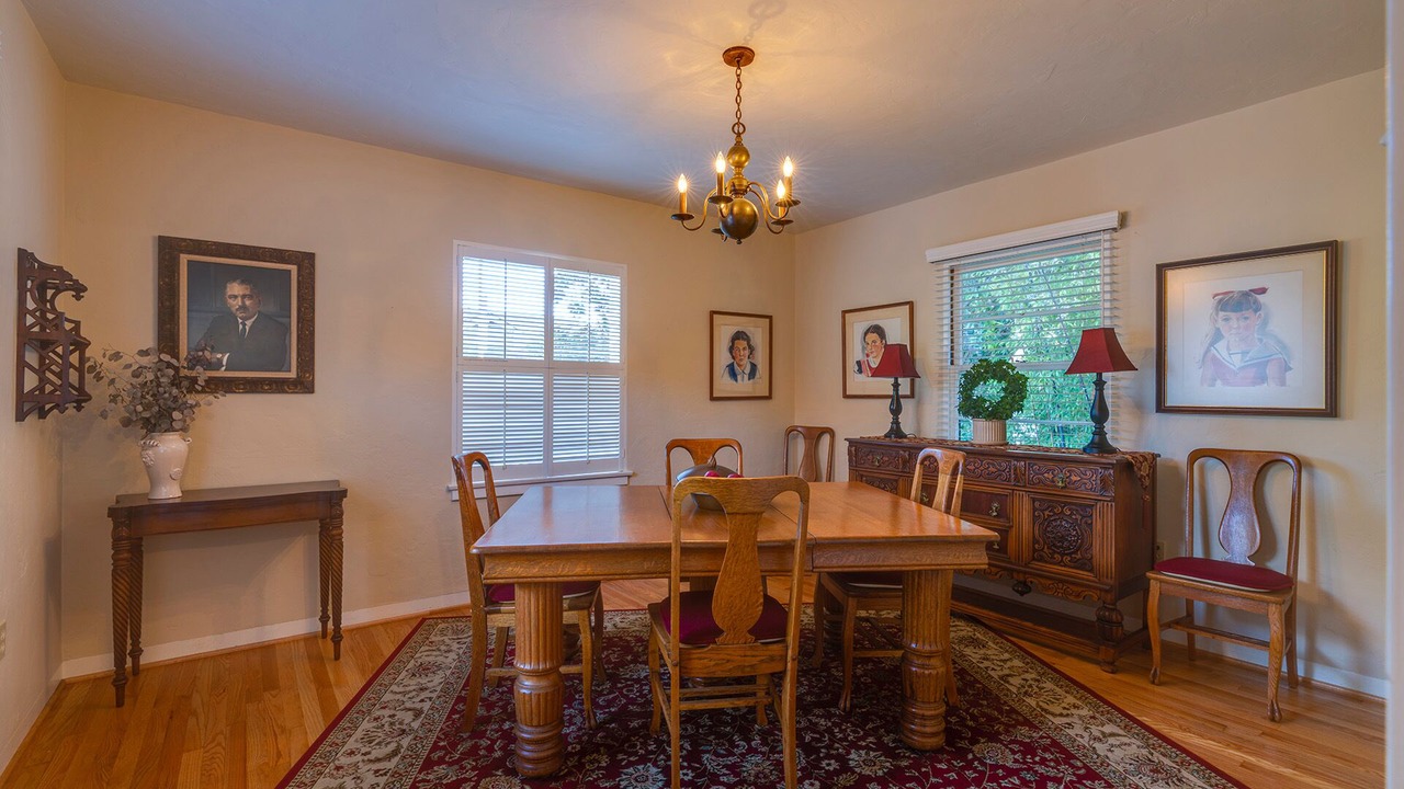 Photo of Livingroom in Downtown