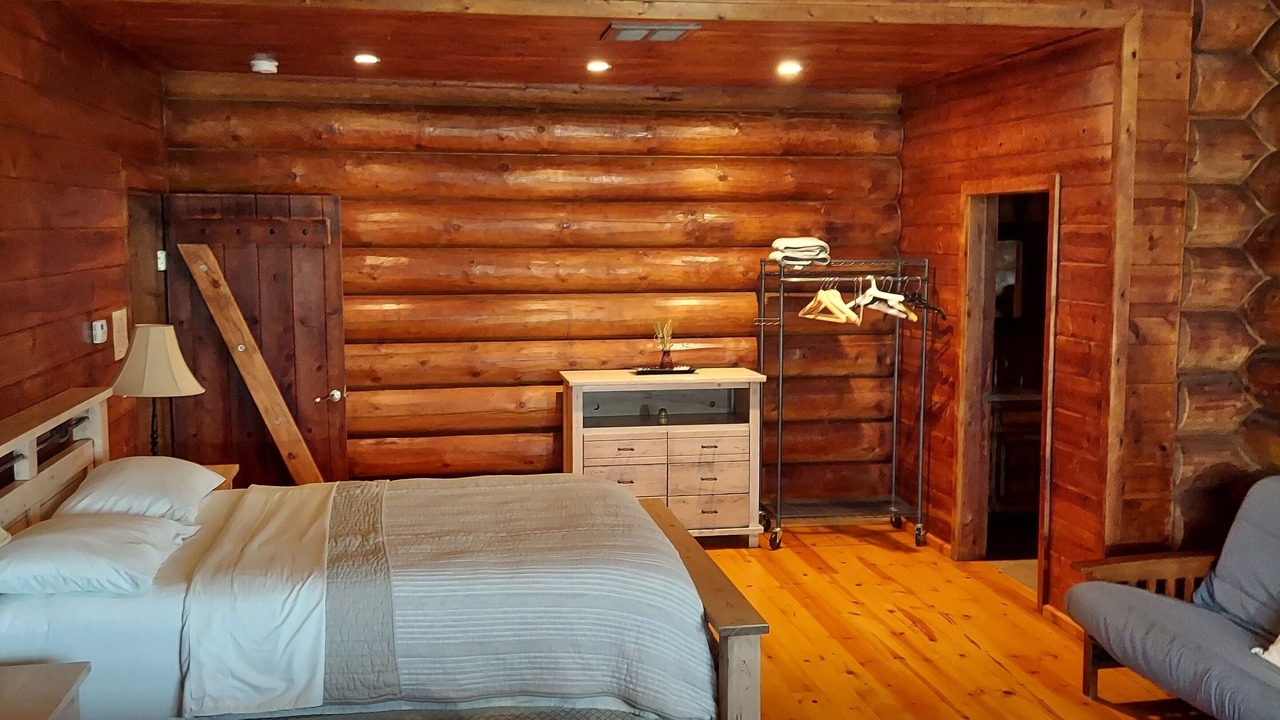 Photo of Bedroom in Catheys Valley