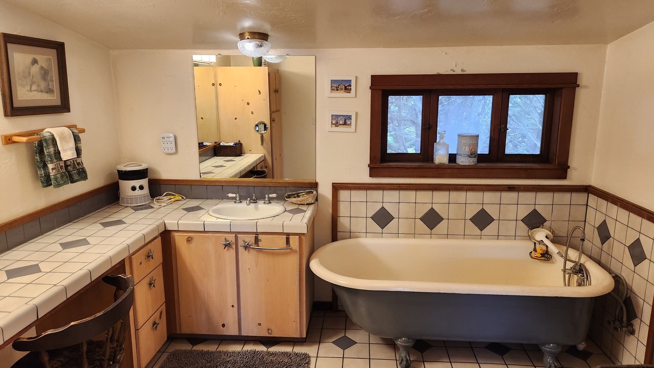 Photo of Bathroom in Albion