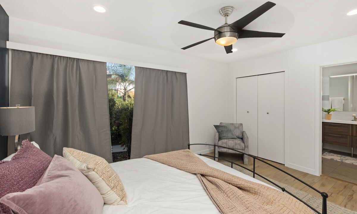 Photo of Bedroom in La Jolla Mesa