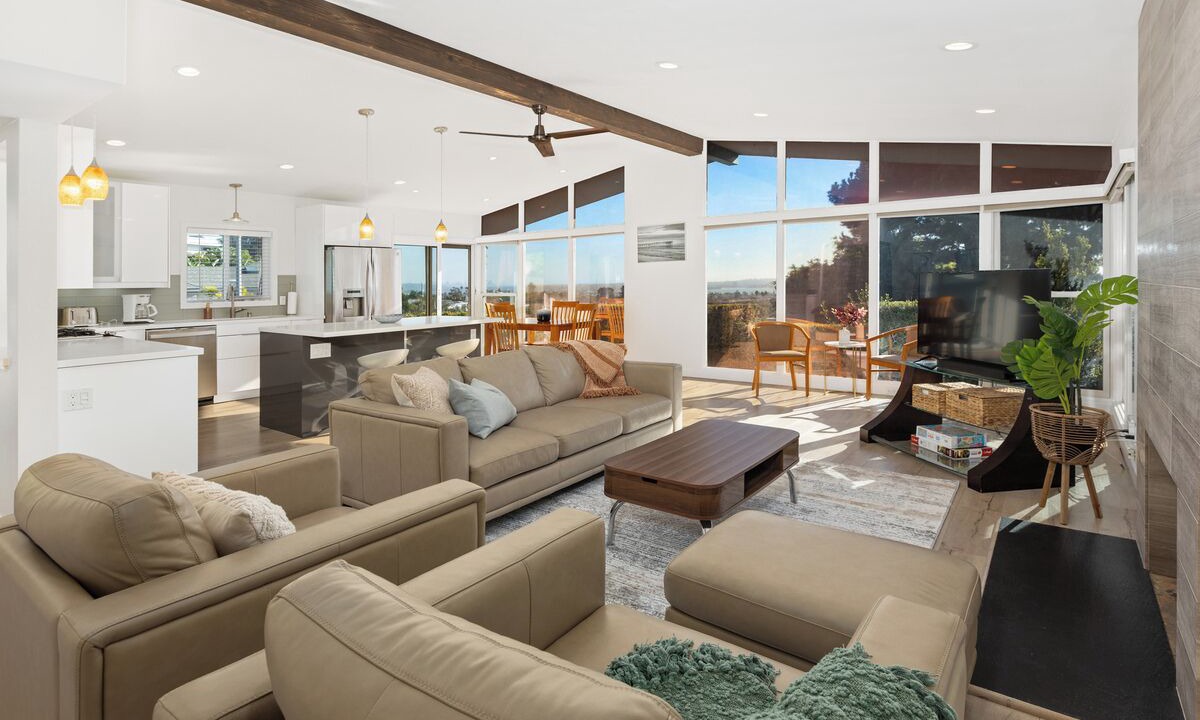 Photo of Livingroom in La Jolla Mesa
