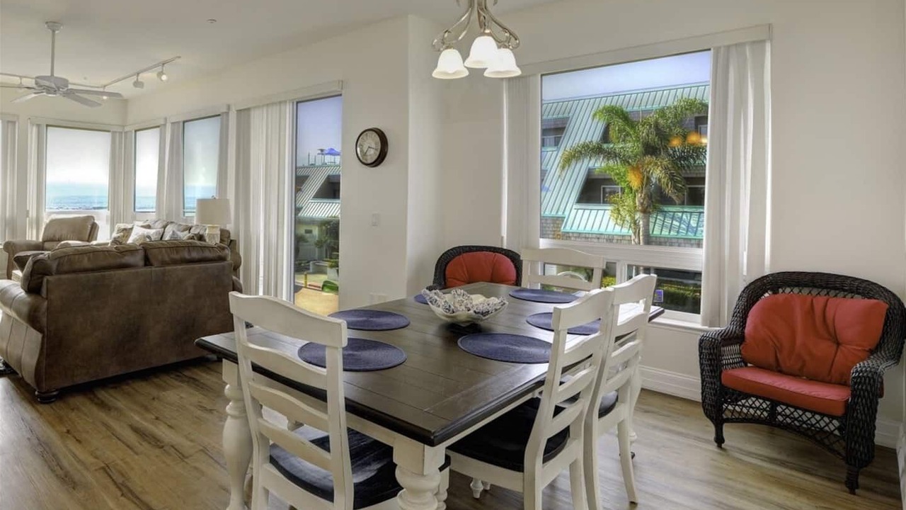 Photo of Livingroom in Downtown