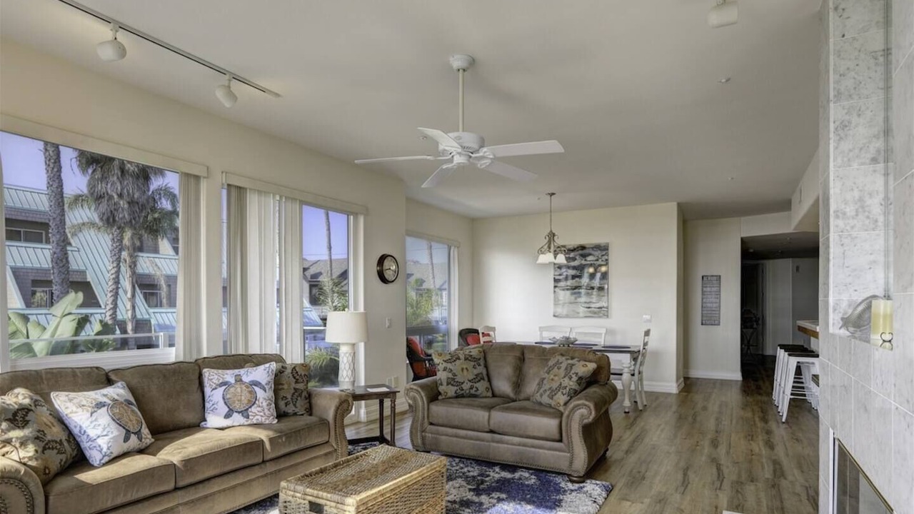 Photo of Livingroom in Downtown