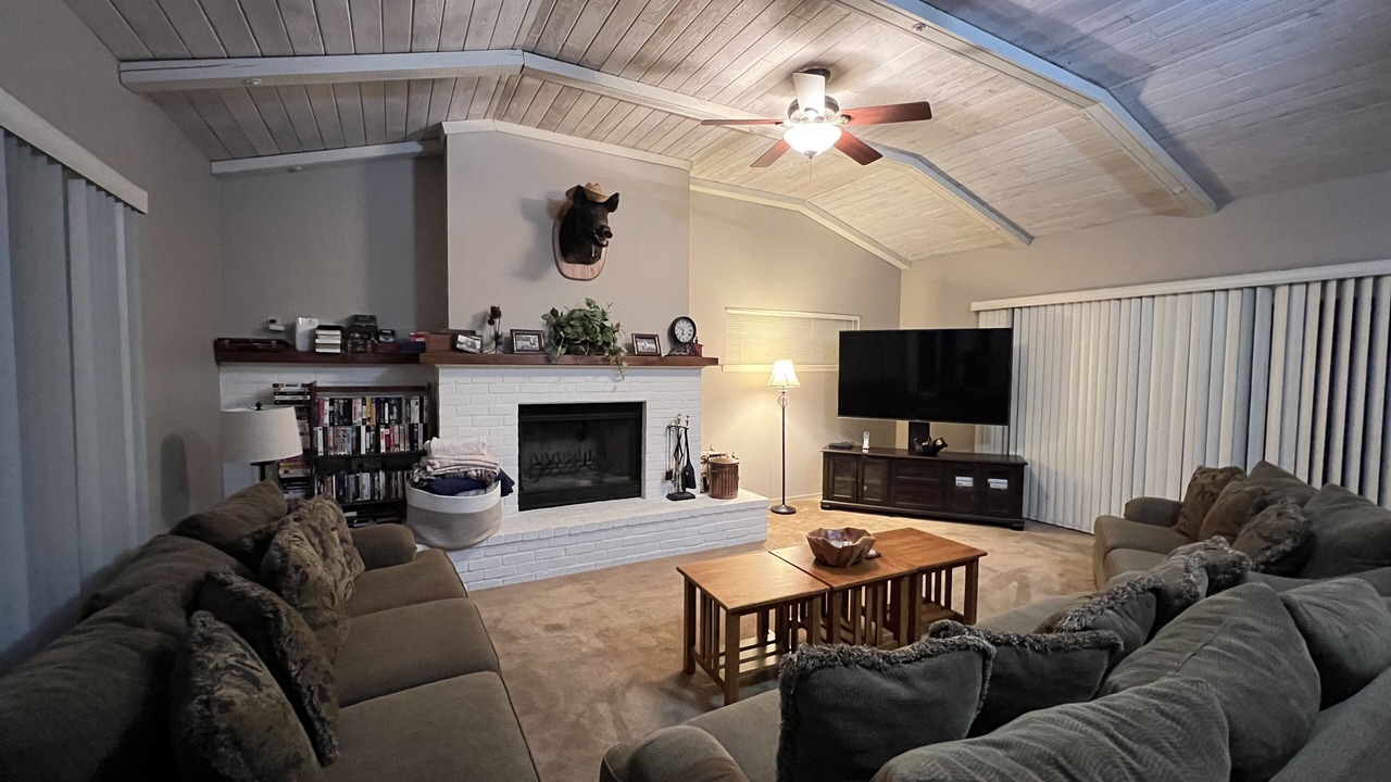 Photo of Livingroom in Oak Shores