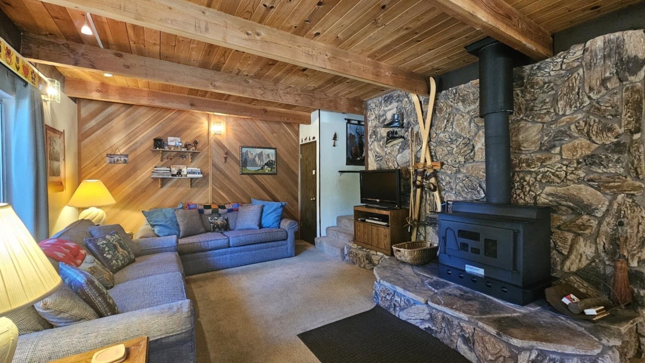 Photo of Livingroom in Donner Lake Woods