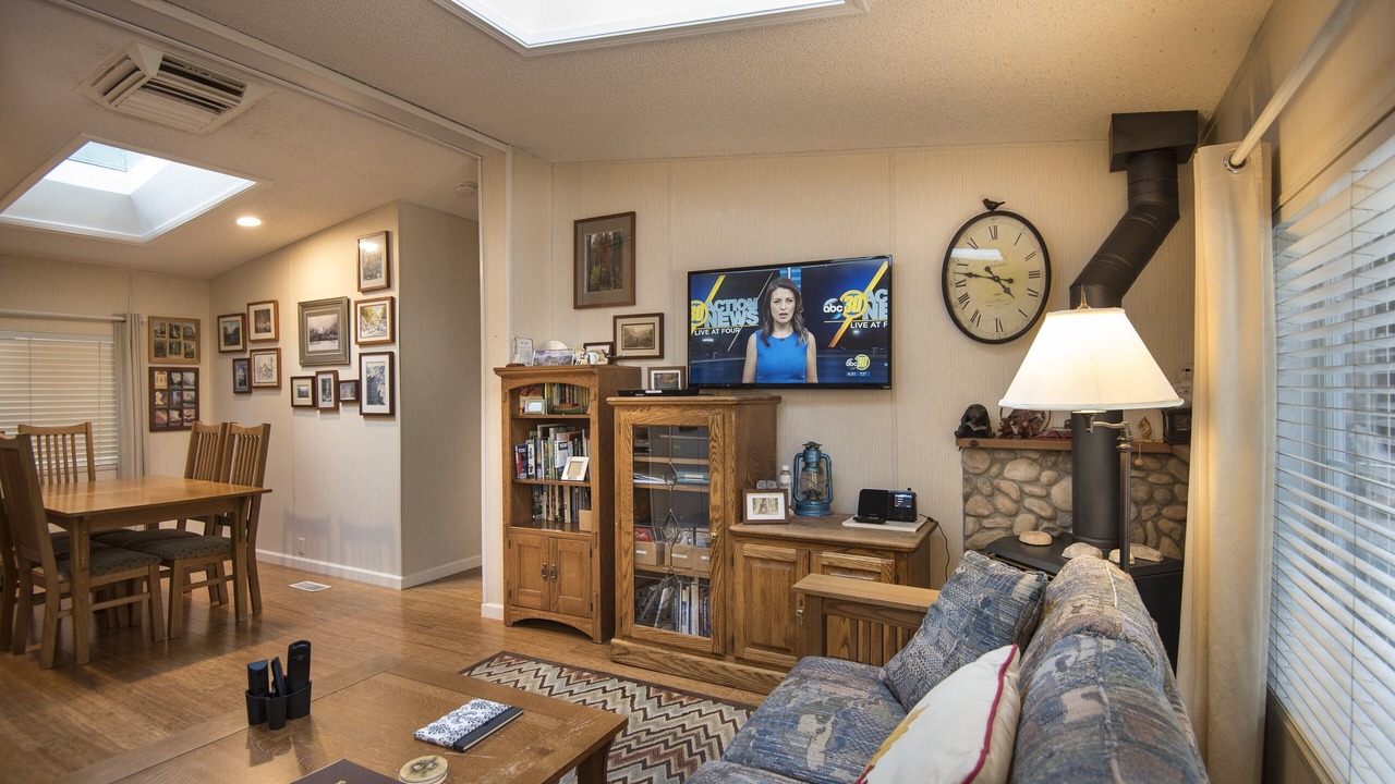 Photo of Livingroom in North Wawona