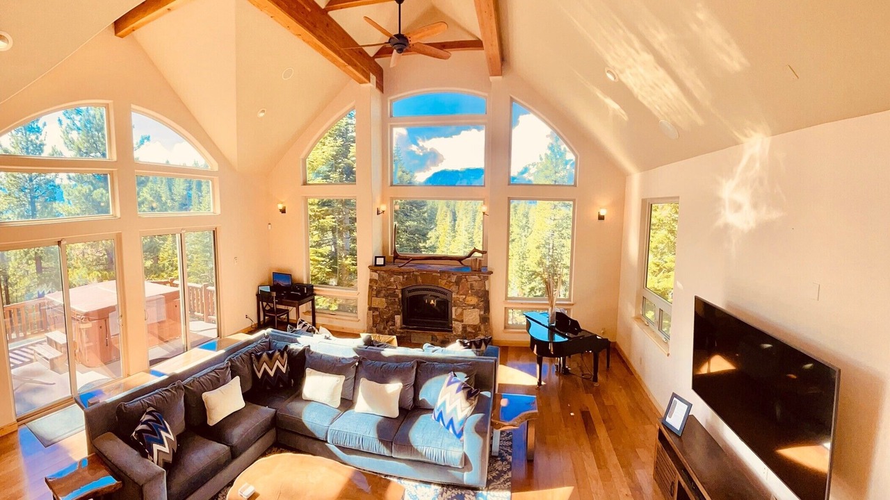 Photo of Livingroom in Angora Highlands