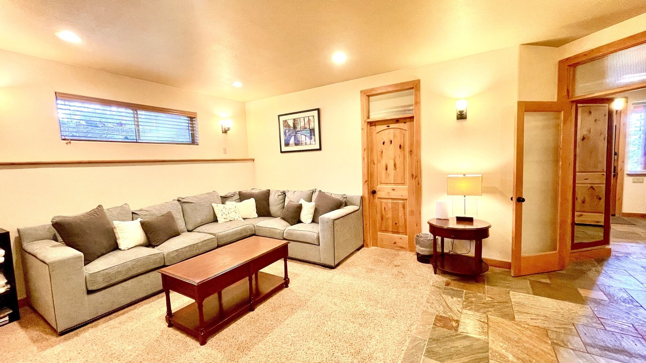 Photo of Livingroom in Angora Highlands