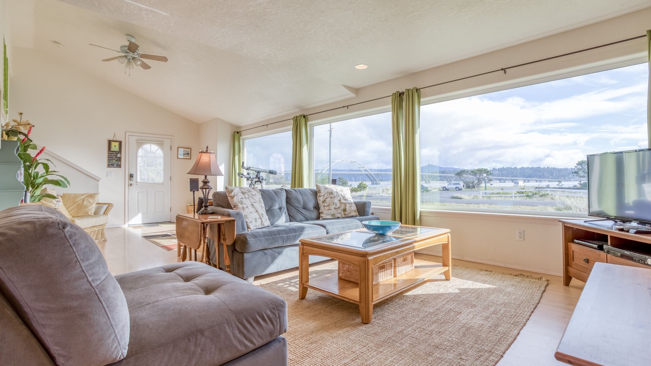 Photo of Livingroom in Bayshore