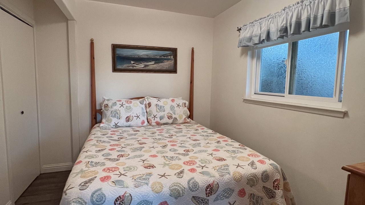 Photo of Bedroom in Oak Shores