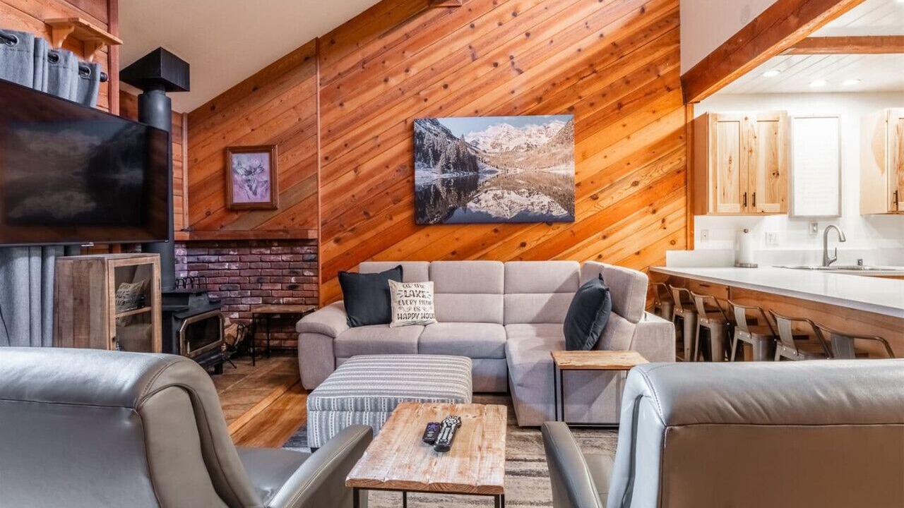Photo of Livingroom in June Lake