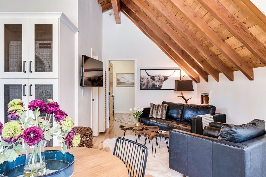 Photo of Livingroom in Carpenter Canyon