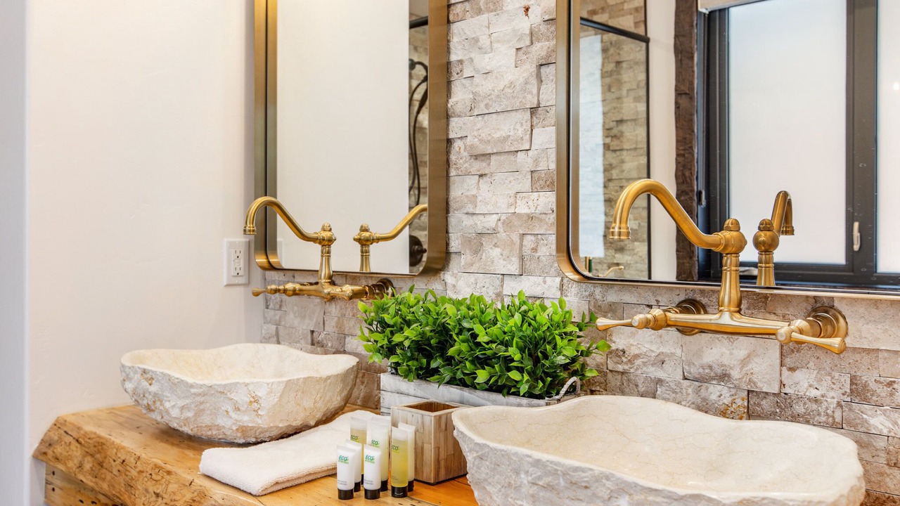 Photo of Bathroom in Summit Estates