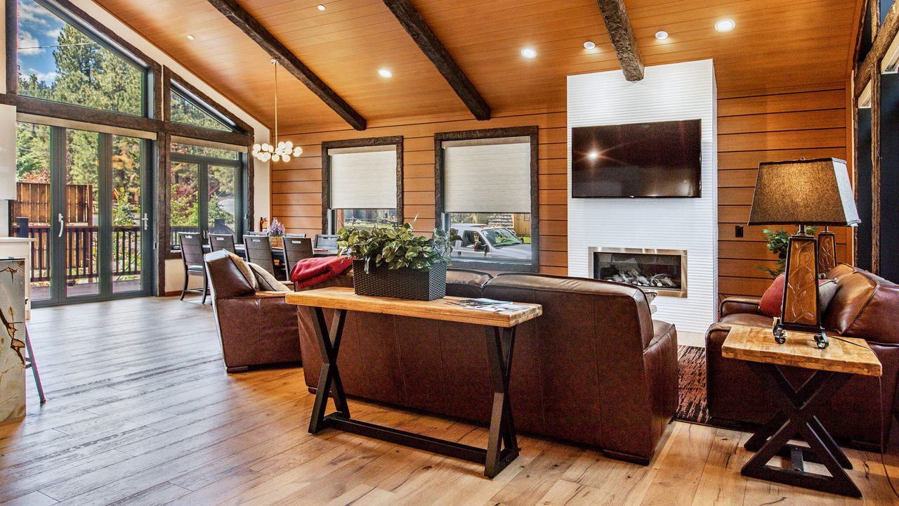 Photo of Livingroom in Summit Estates