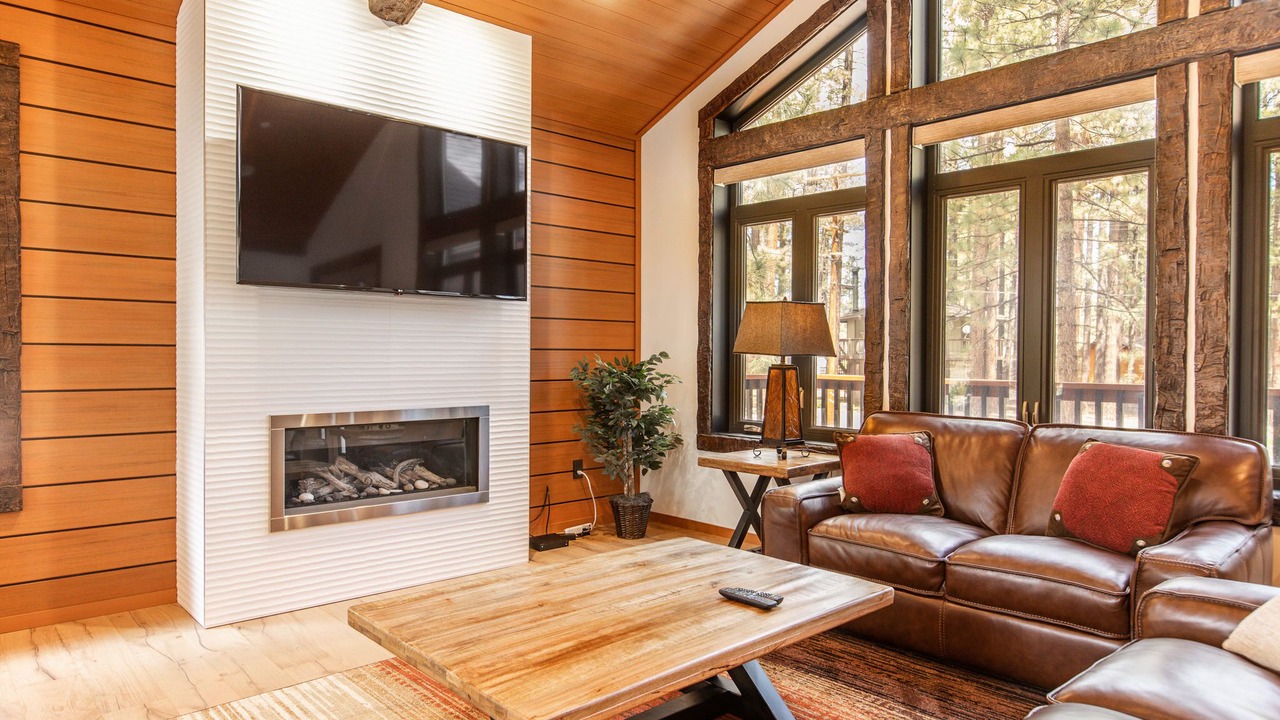 Photo of Livingroom in Summit Estates