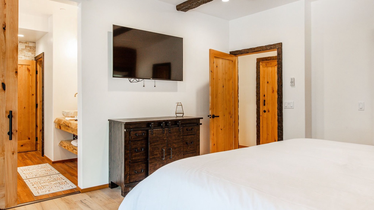 Photo of Bedroom in Summit Estates