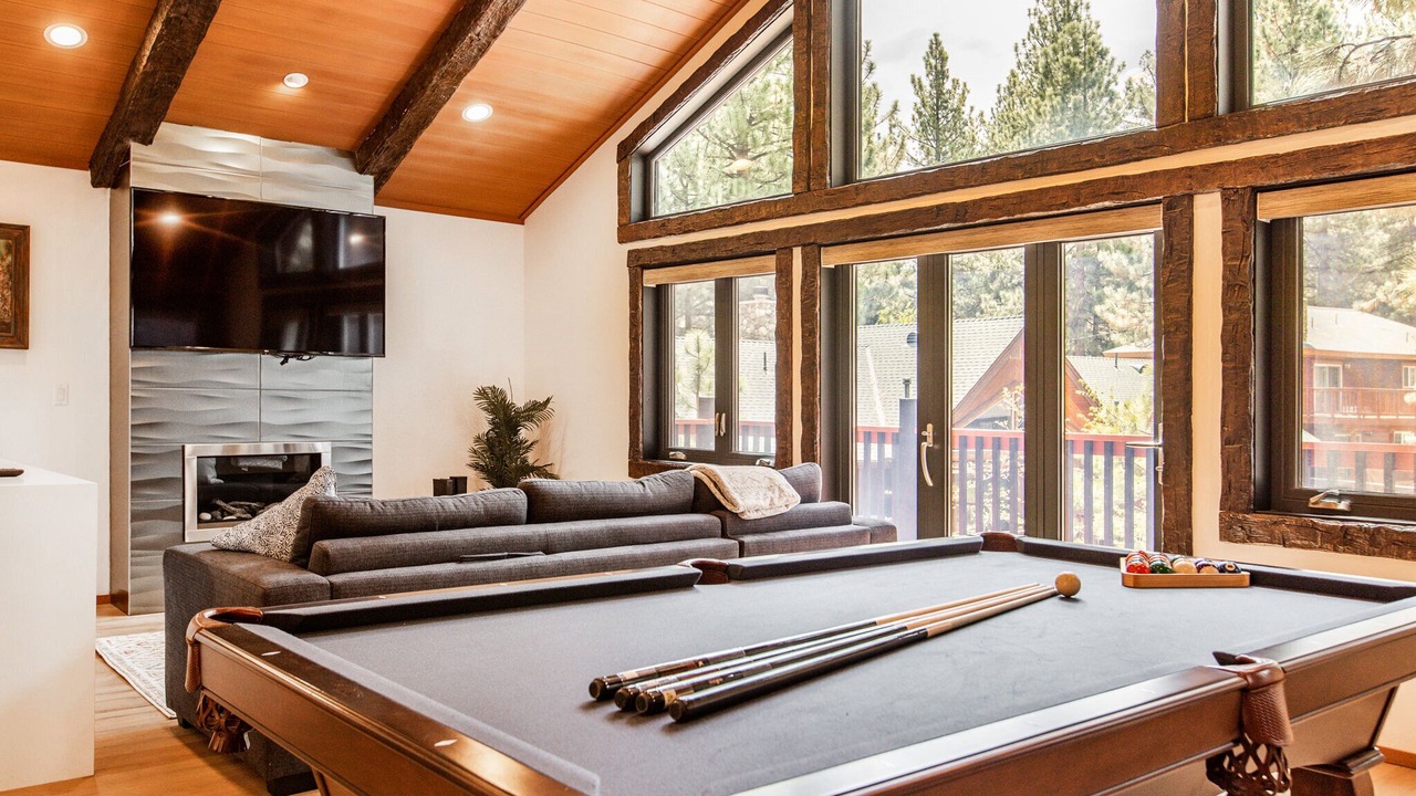 Photo of Livingroom in Summit Estates