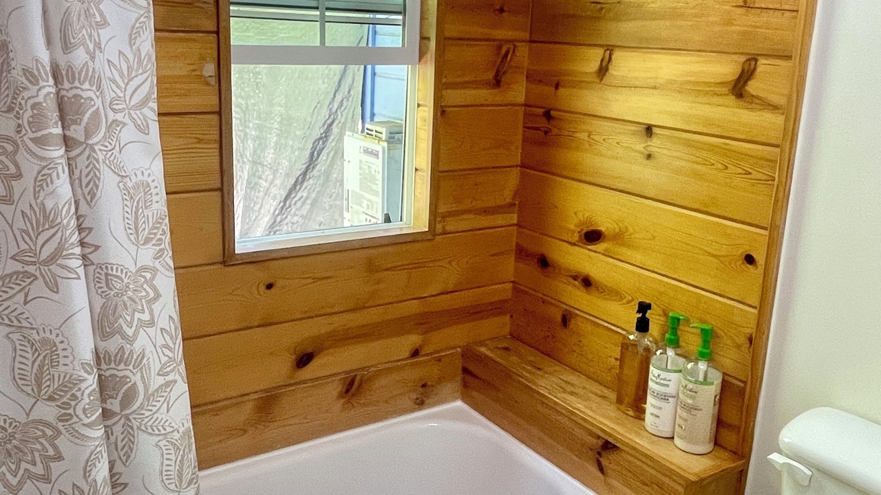 Photo of Bathroom in Hyampom