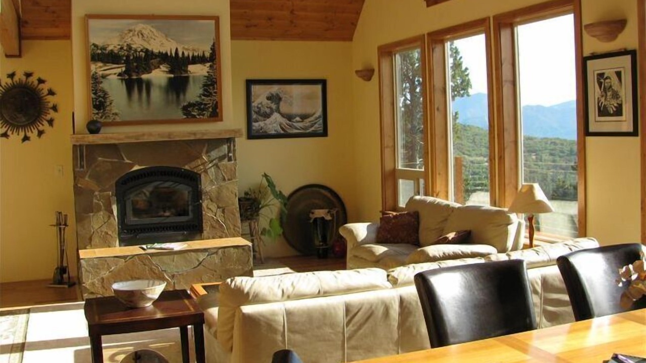 Photo of Livingroom in Ashland