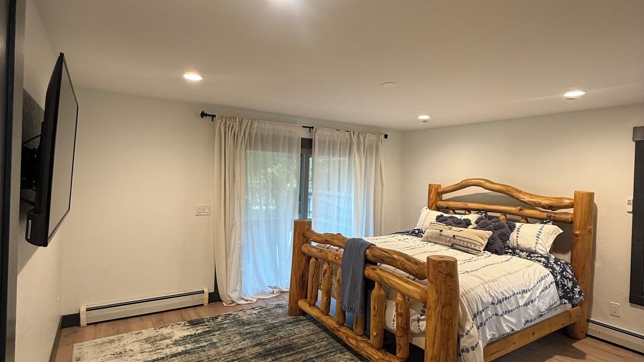 Photo of Bedroom in Tahoe Island