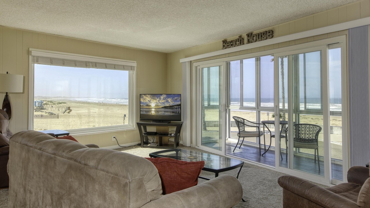 Photo of Livingroom in Downtown