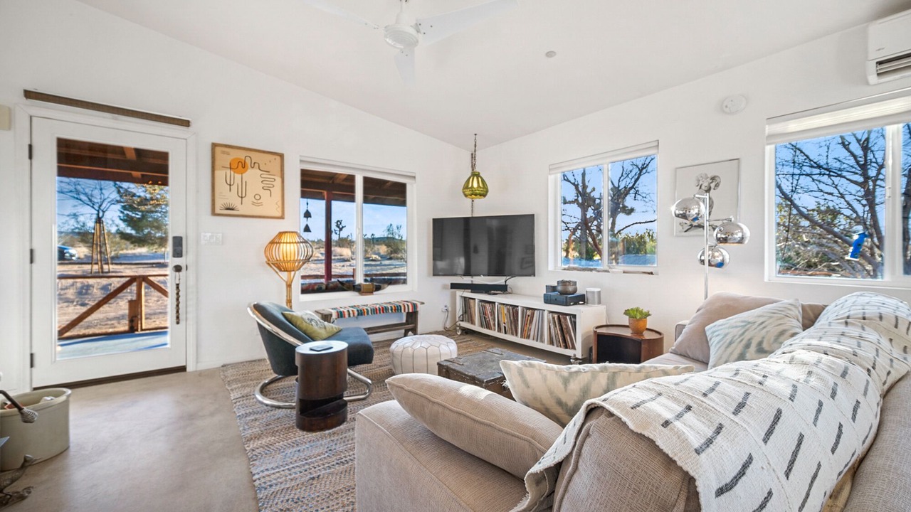 Photo of Livingroom in Landers