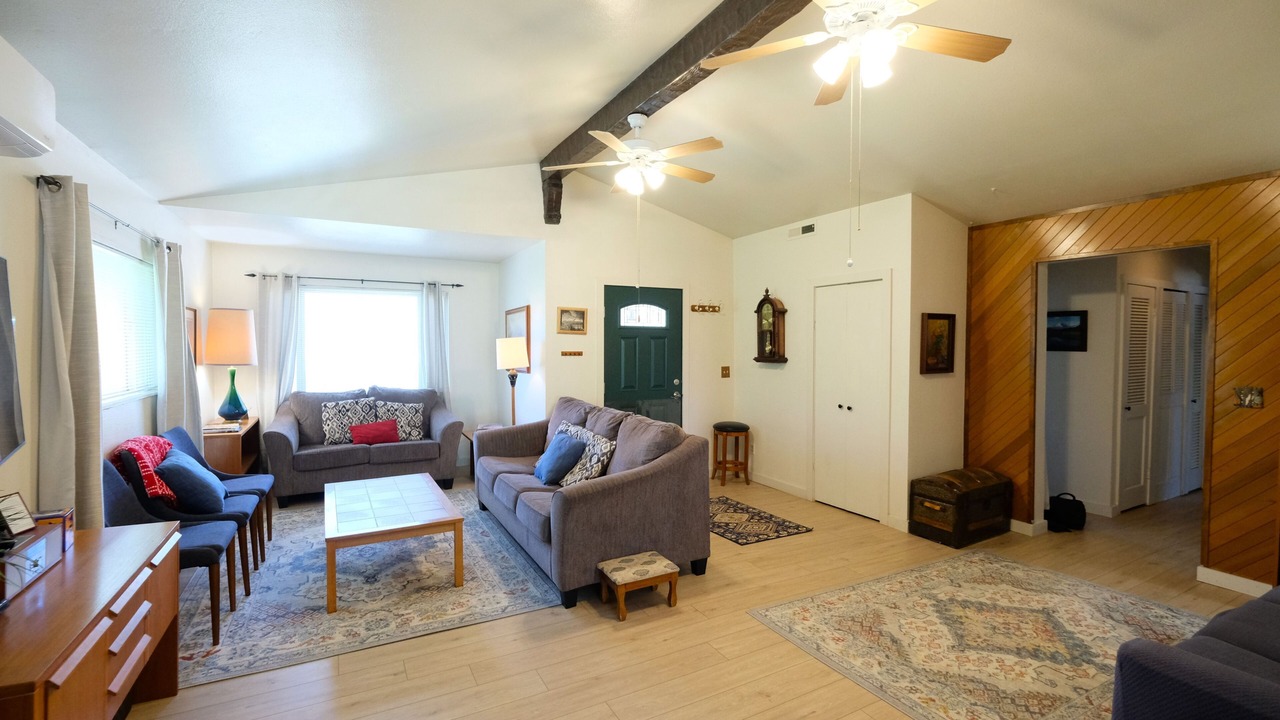 Photo of Livingroom in Mount Shasta