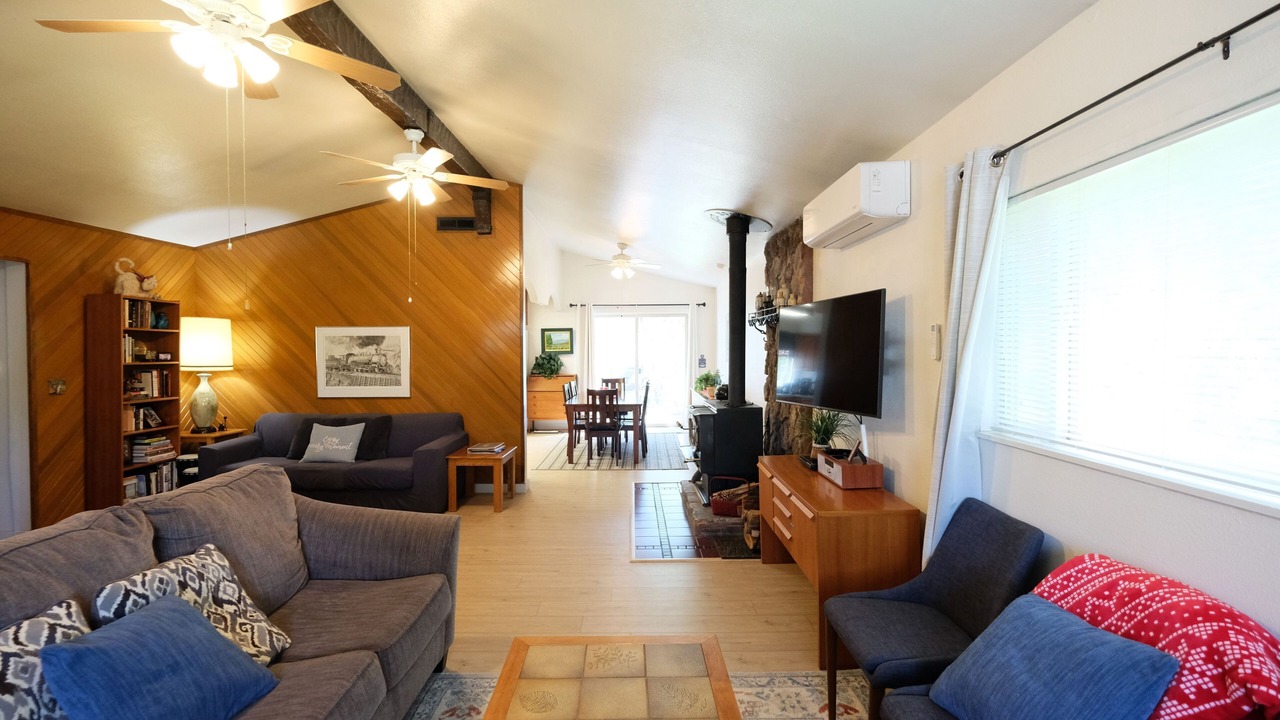 Photo of Livingroom in Mount Shasta
