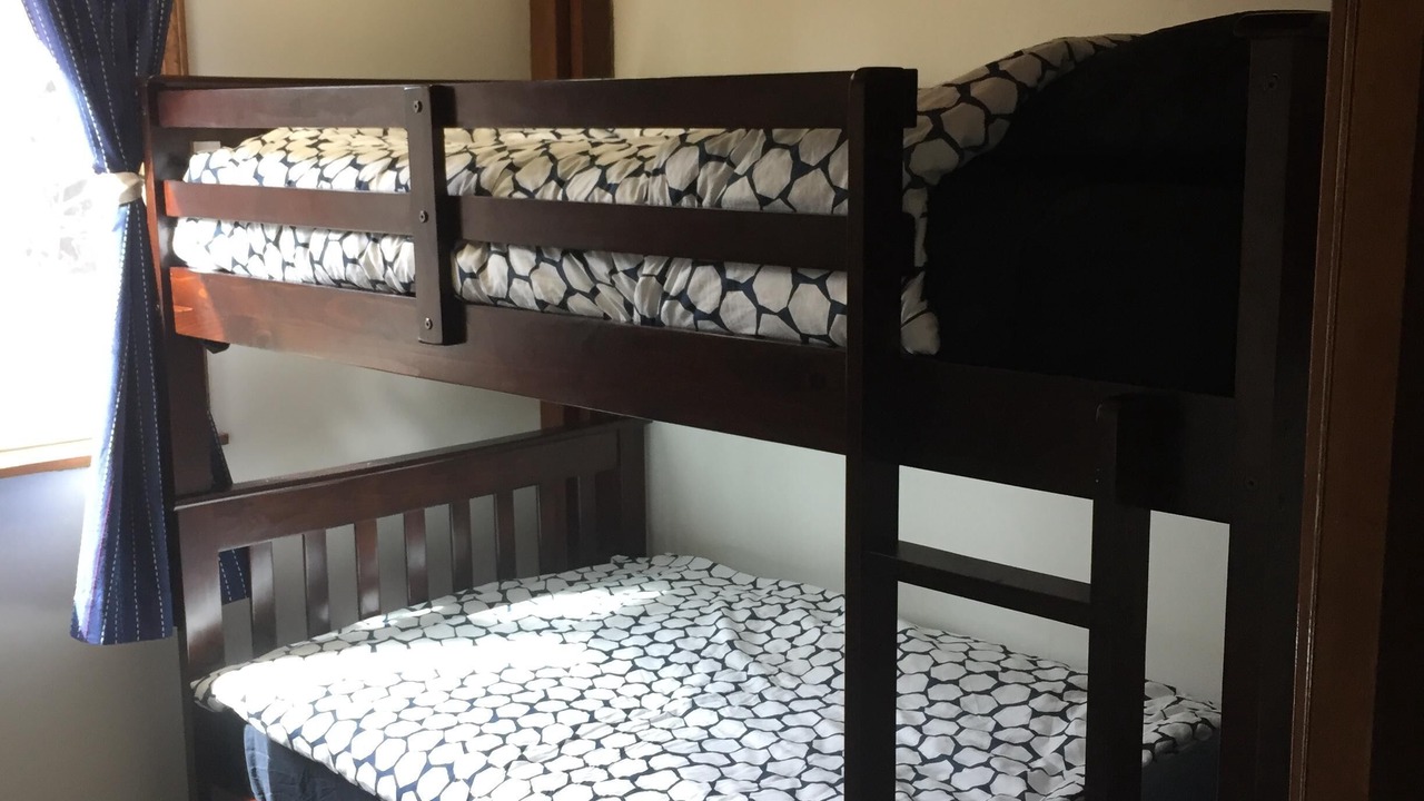 Photo of Bedroom in Weed