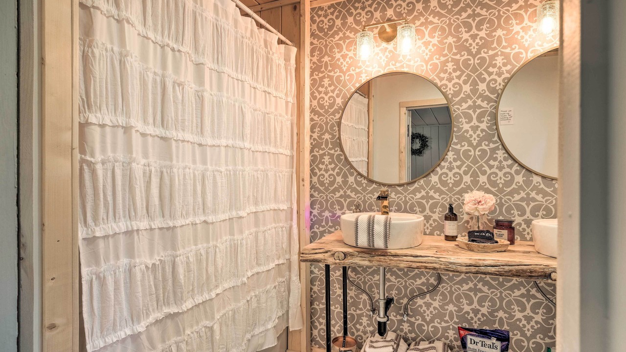 Photo of Bathroom in Strawberry