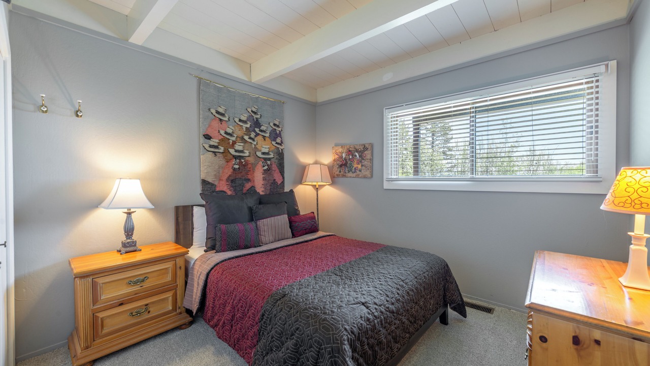 Photo of Bedroom in Lake Forest