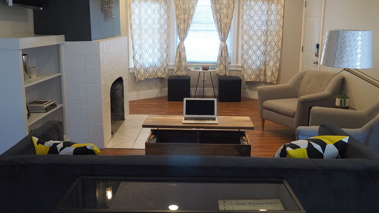 Photo of Livingroom in Oakland