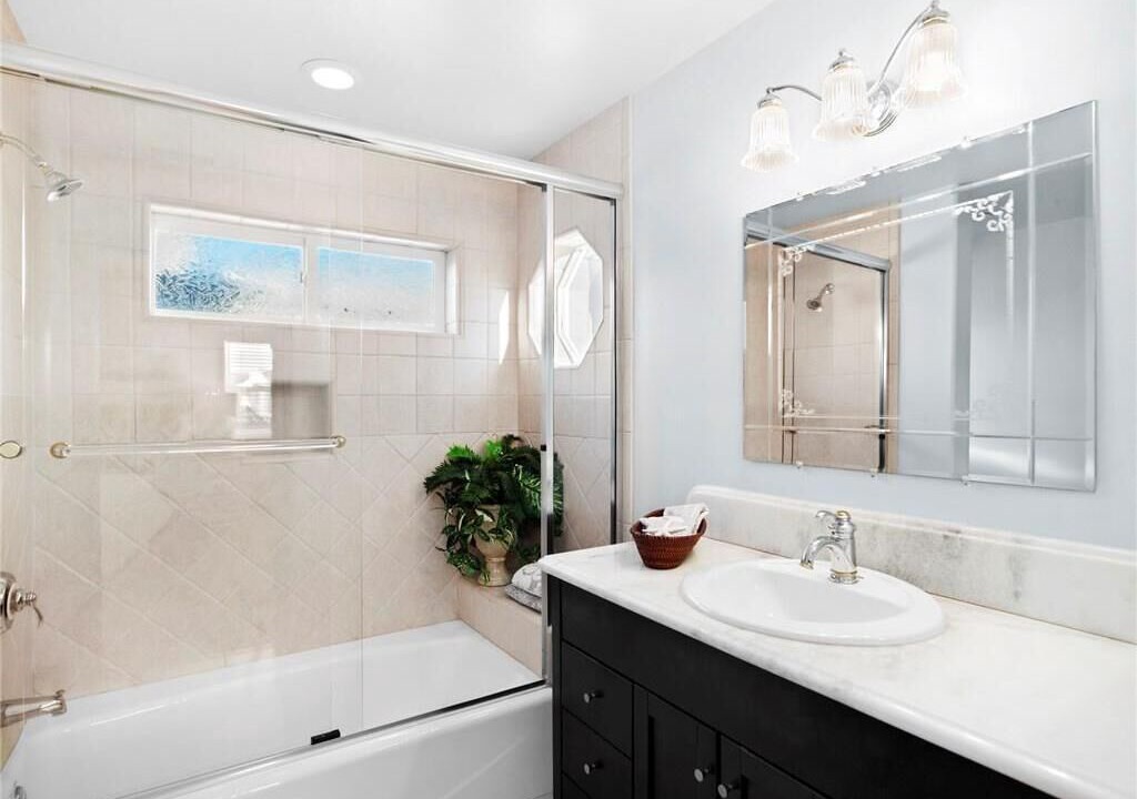 Photo of Bathroom in Balboa Peninsula