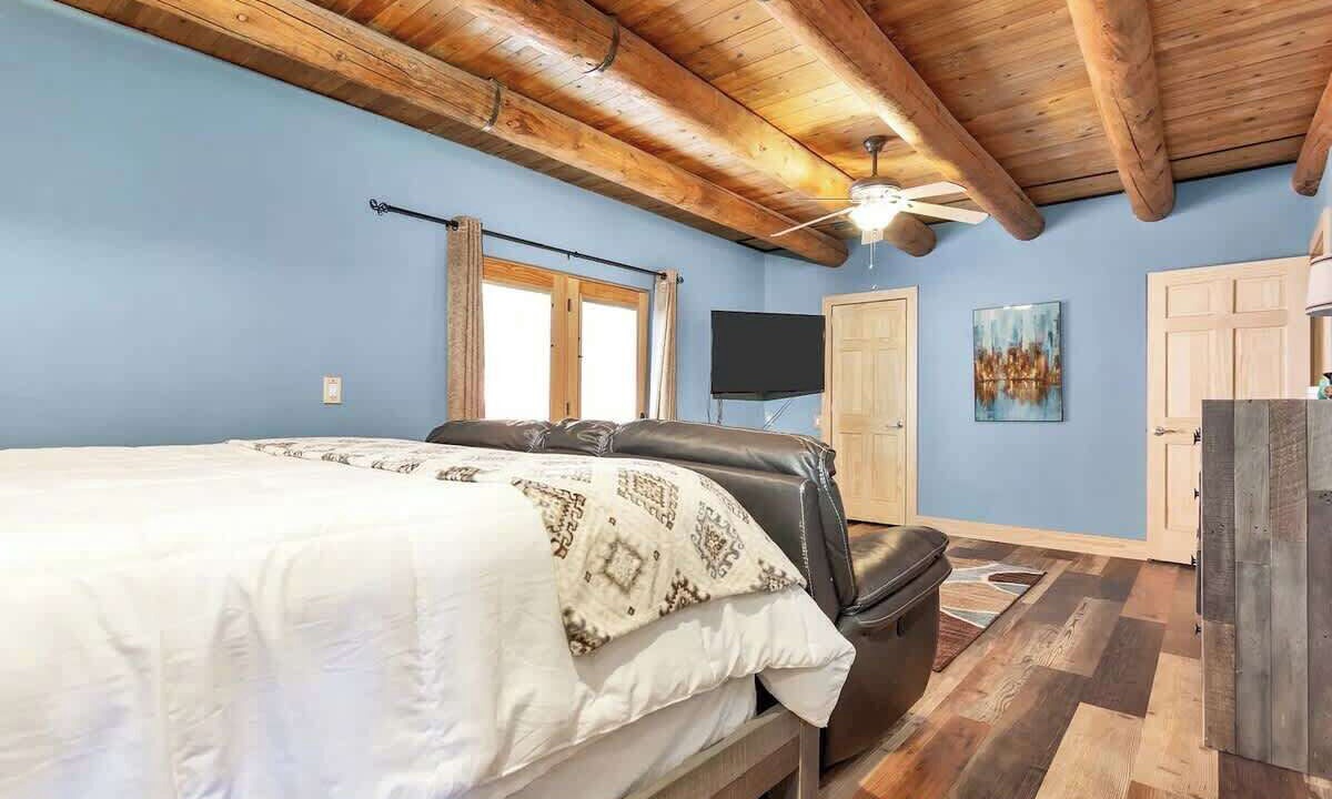 Photo of Bedroom in Apple Valley