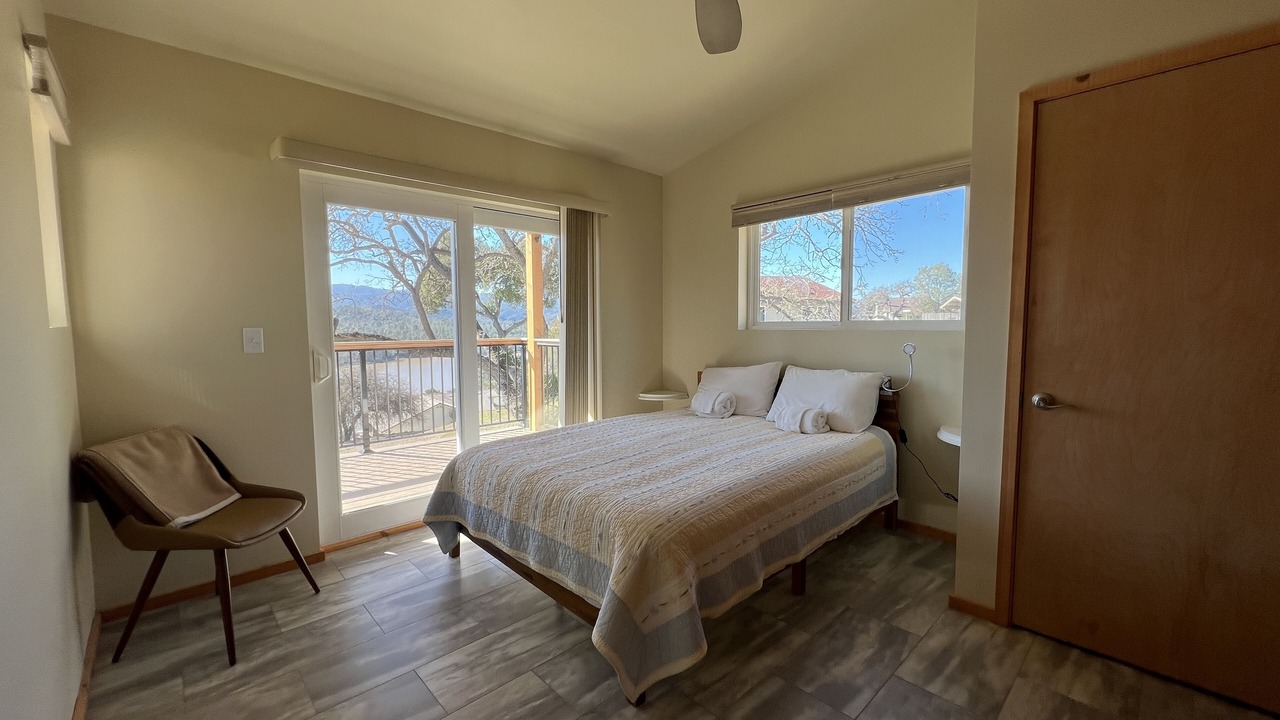 Photo of Bedroom in Oak Shores