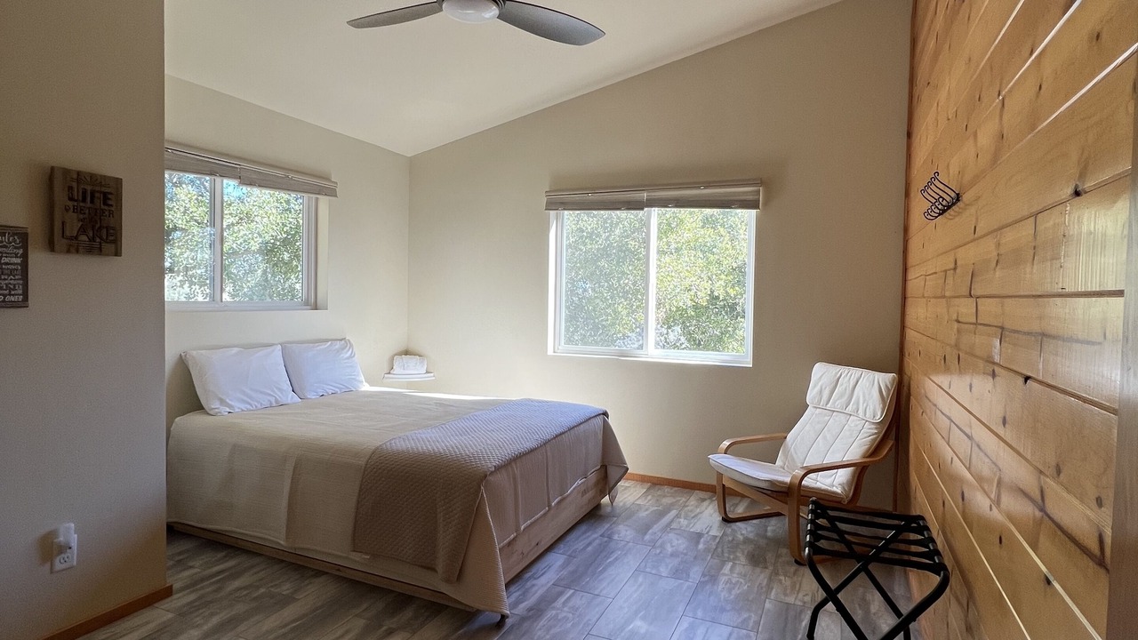 Photo of Bedroom in Oak Shores