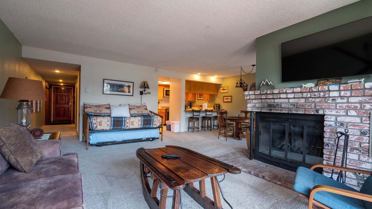 Photo of Livingroom in June Lake