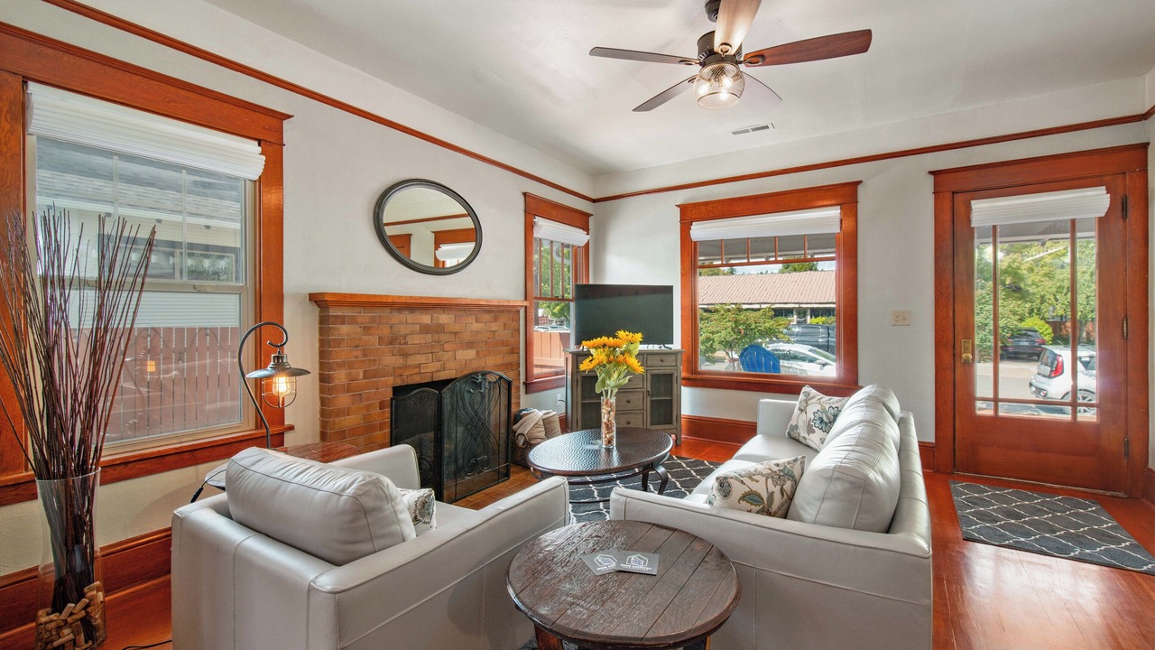 Photo of Livingroom in McMinnville