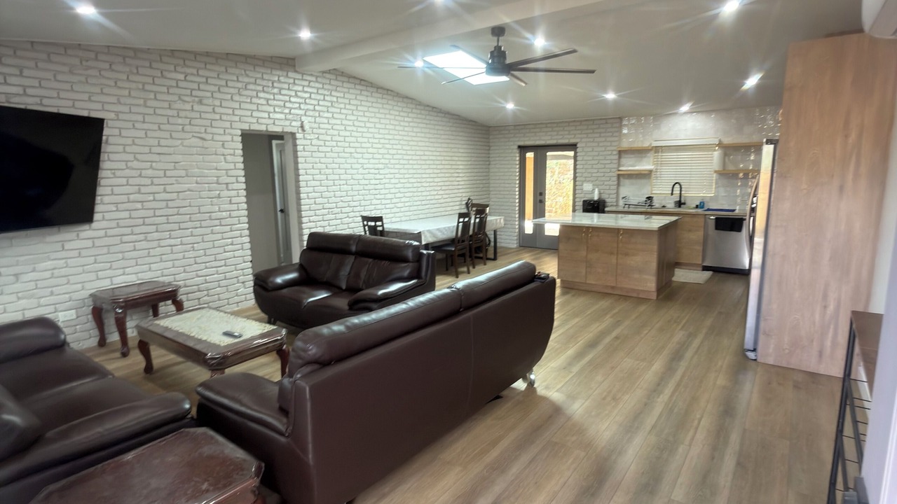 Photo of Livingroom in Bostonia